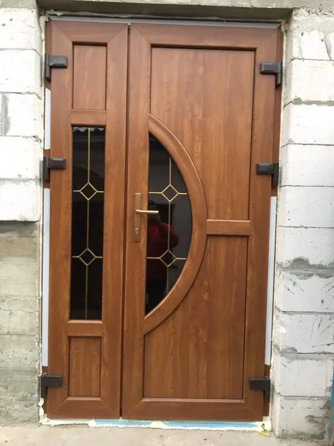 Установка пластиковых входных дверей ПВХ в частном доме