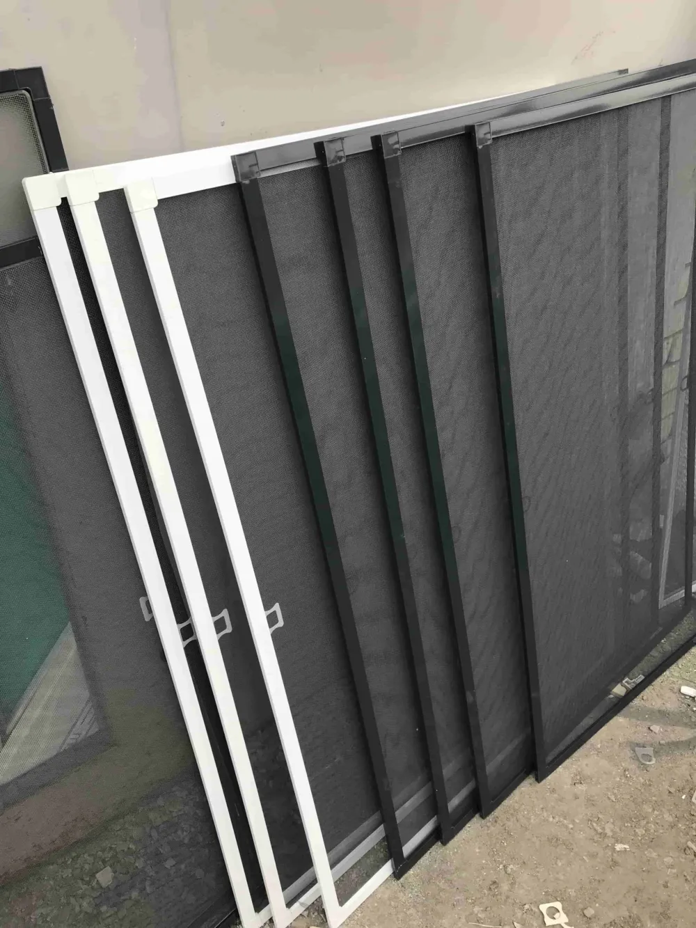 Москитные сетки на окна и двери