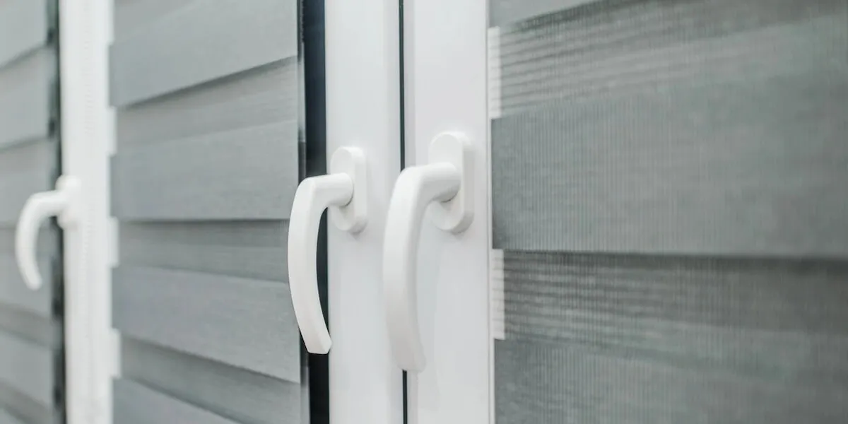 Заедание и скрип оконной ручки