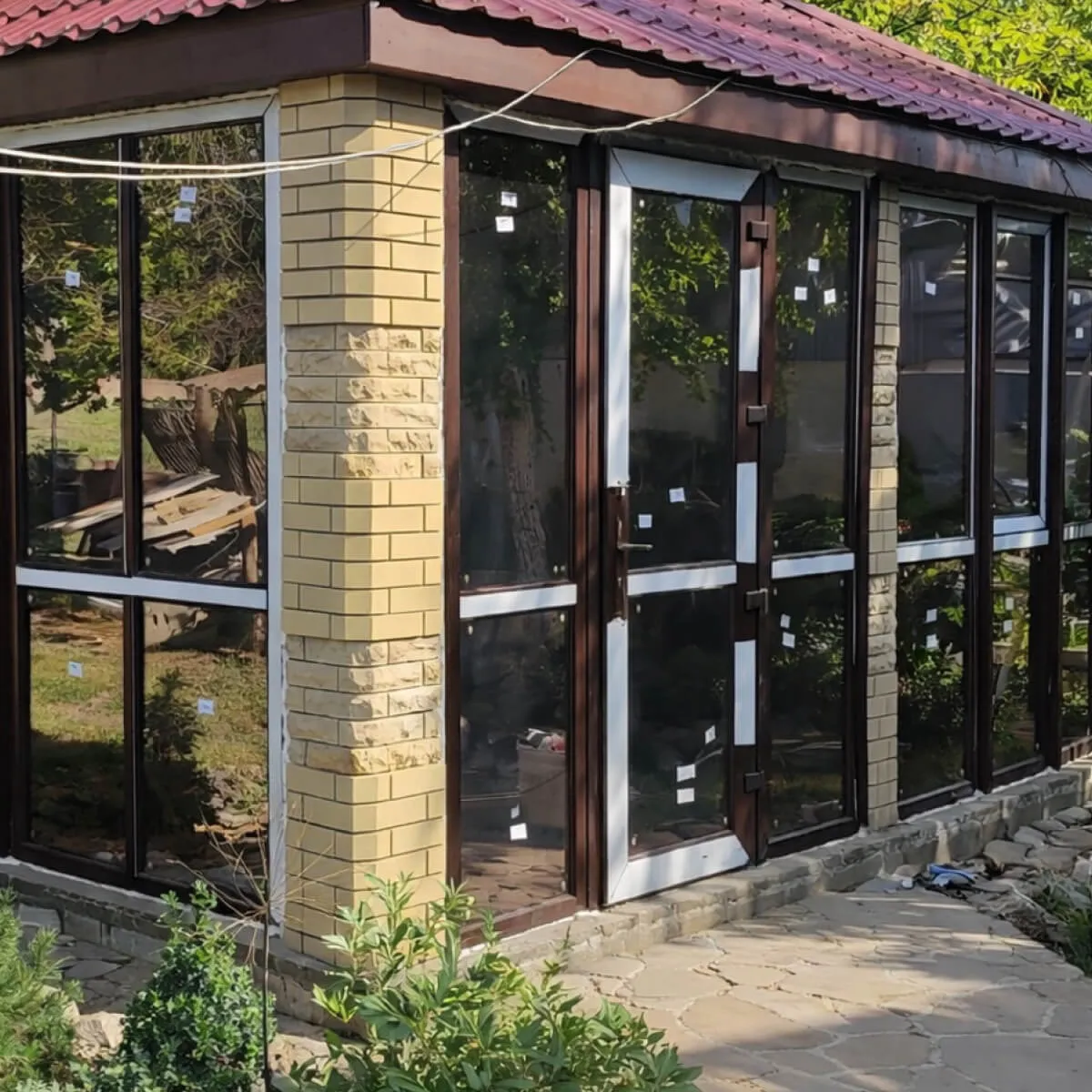 Современное остекление лоджии с двухкамерным стеклопакетом