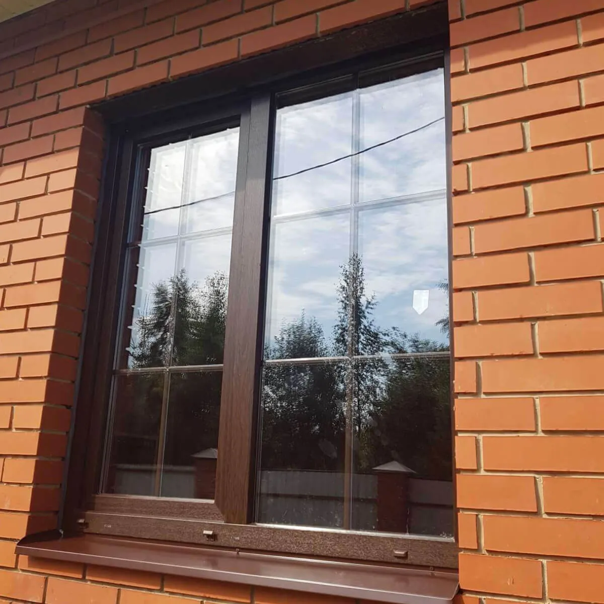 Цветные пластиковые окна в доме после установки