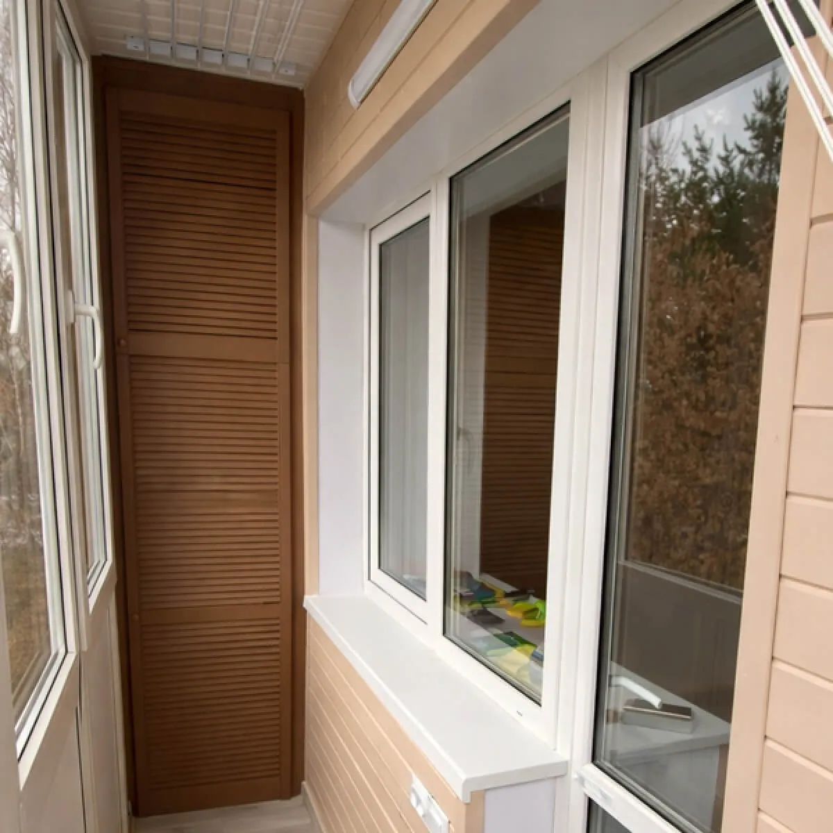 Утеплённый балкон после установки ПВХ окон