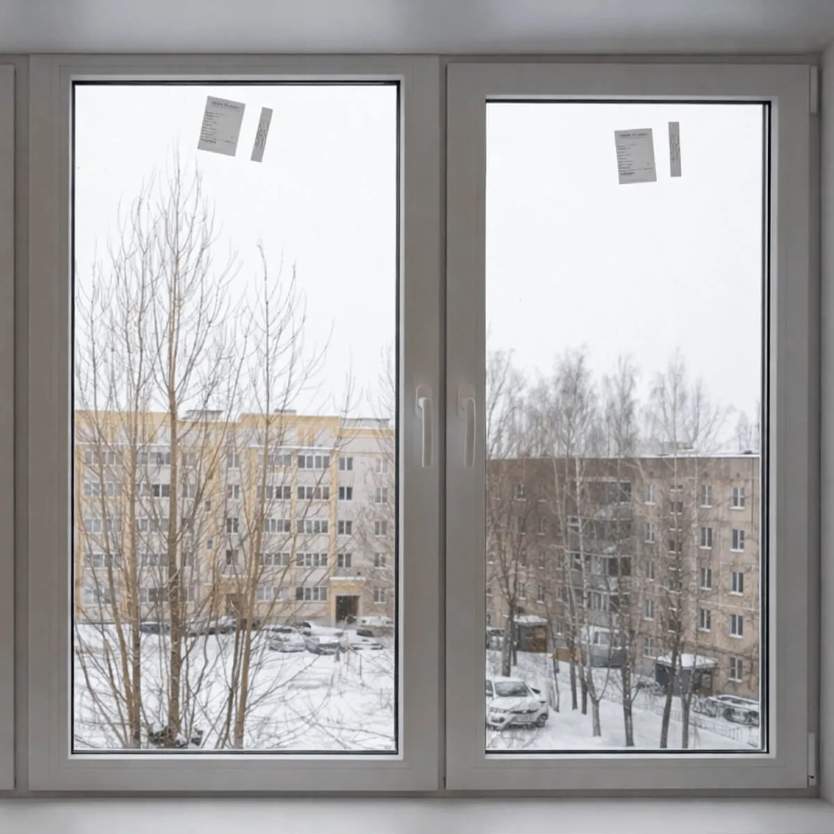 Монтаж белых пластиковых окон в новостройке