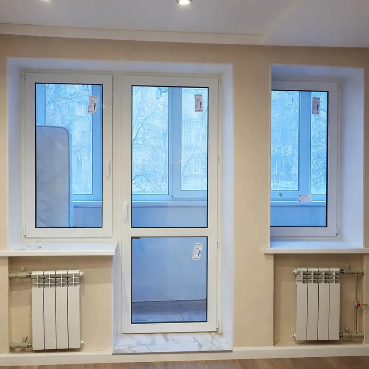 Балкон под ключ с металлопластиковыми конструкциями