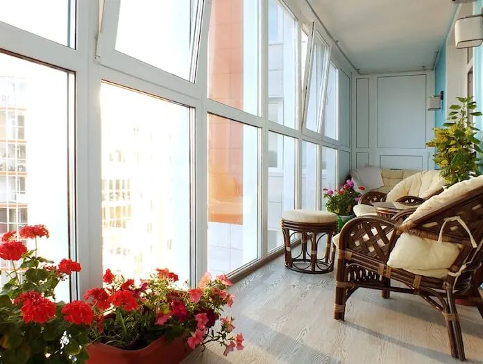 Тёплое и холодное остекление балкона: в чём разница